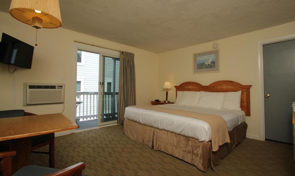 King Room with Partial Sea View interior